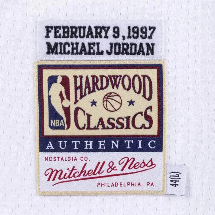 Maillot NBA Michael Jordan Chicago Bulls Blanc et Rouge '97 Mitchell & Ness YamaBasketball