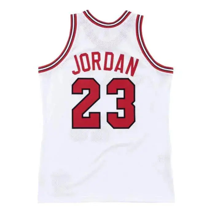Maillot NBA Michael Jordan Chicago Bulls Blanc '84 Mitchell & Ness - Édition Domicile YamaBasketball